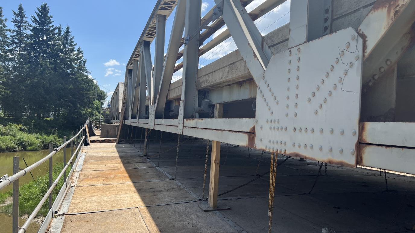 New temporary platform under the old bridge.