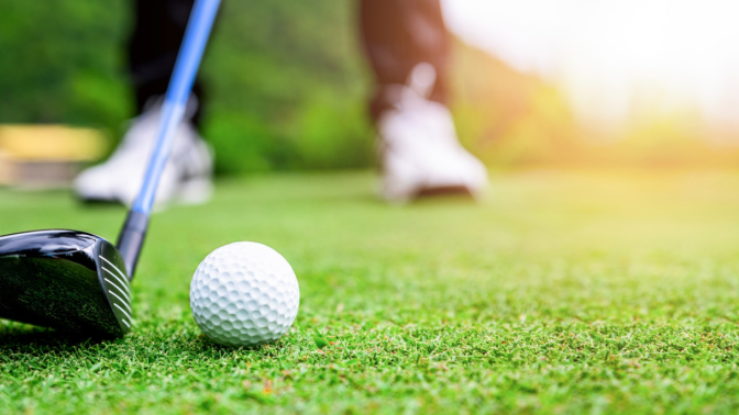 Golf stick aligned to hit the ball