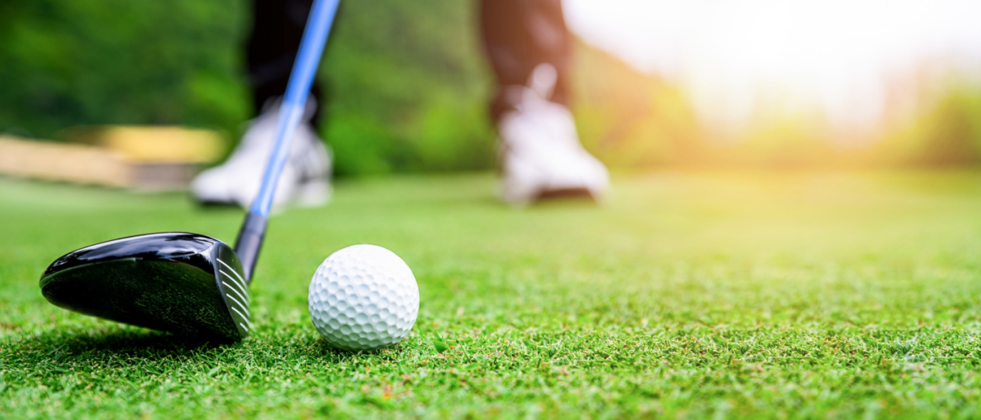 Golf stick aligned to hit the ball